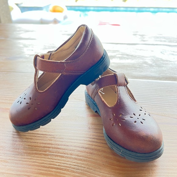 Brown leather T-Strap shoes - Picture 3 of 3